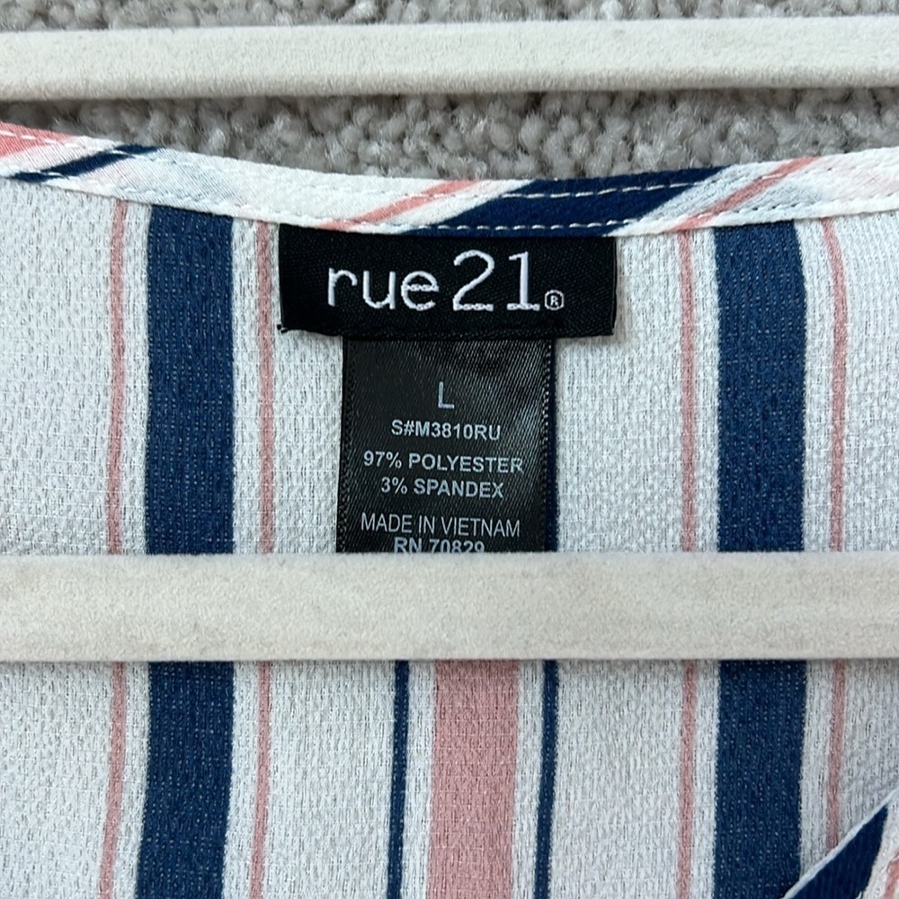 Women’s Striped V-Neck Top size L - Picture 3 of 5